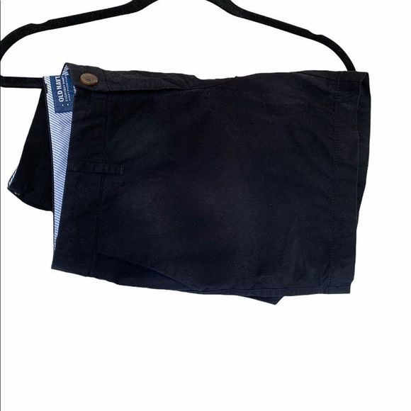 Old Navy Everyday 5” Inseam Shorts - Picture 2 of 4